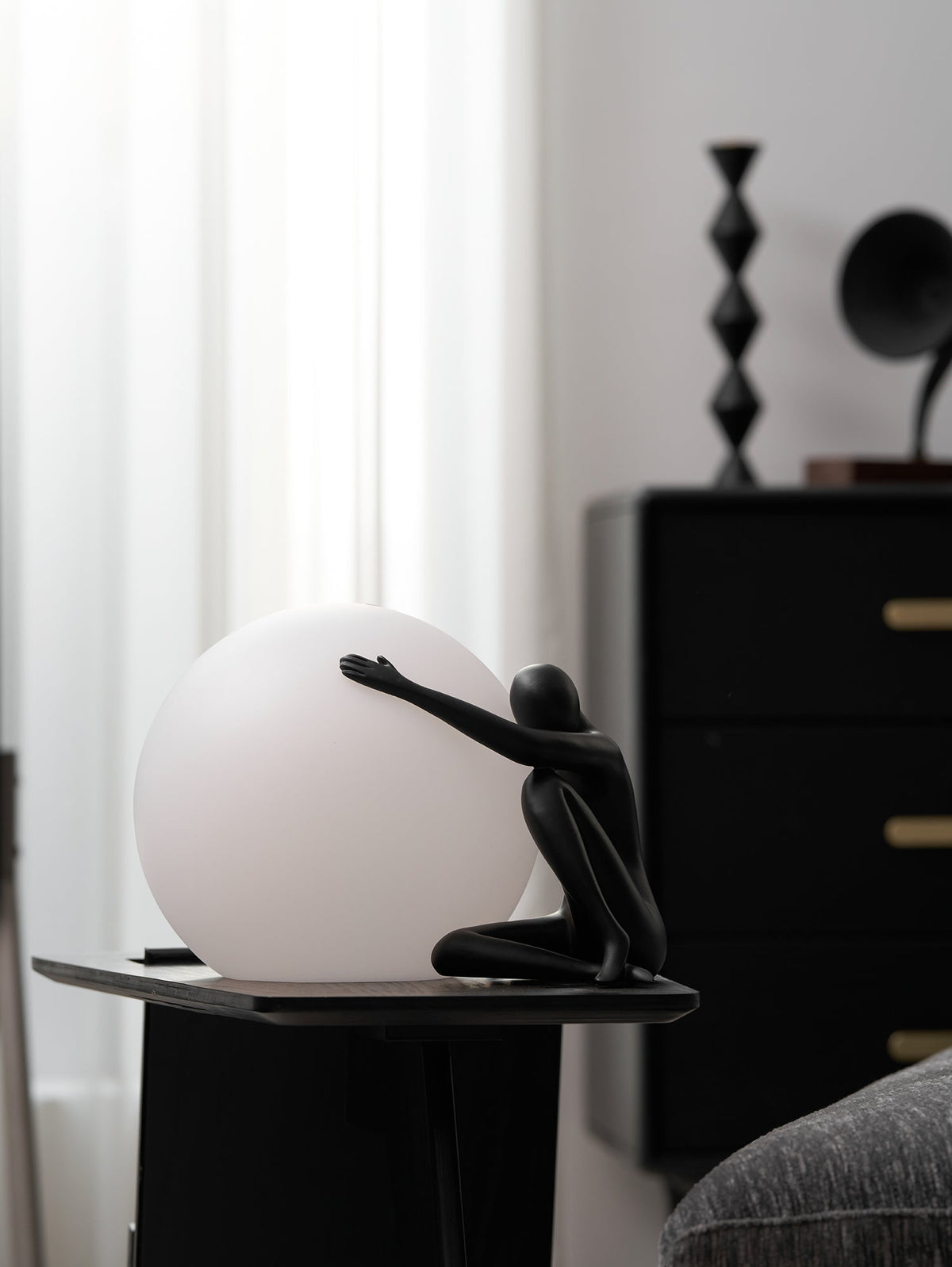 Humanoid Ball Holding Table Lamp