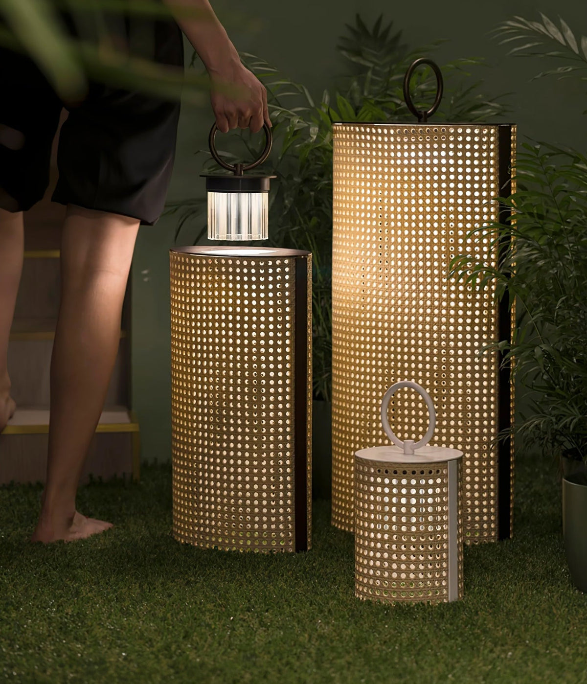 Arlette Solar Outdoor Lantern Lamp