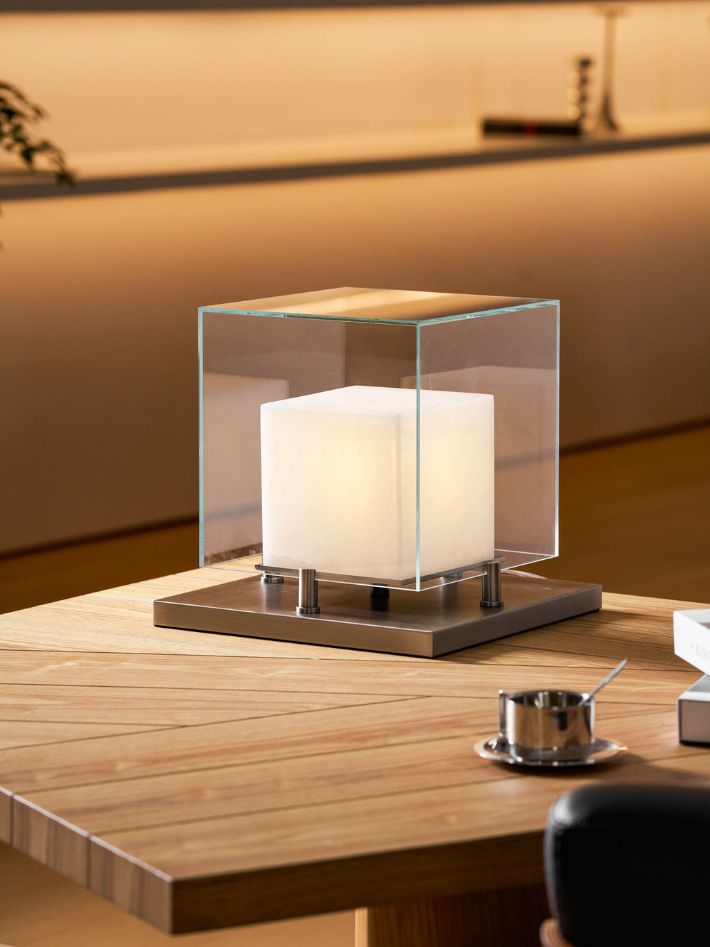 Arqra Alabaster Table Lamp