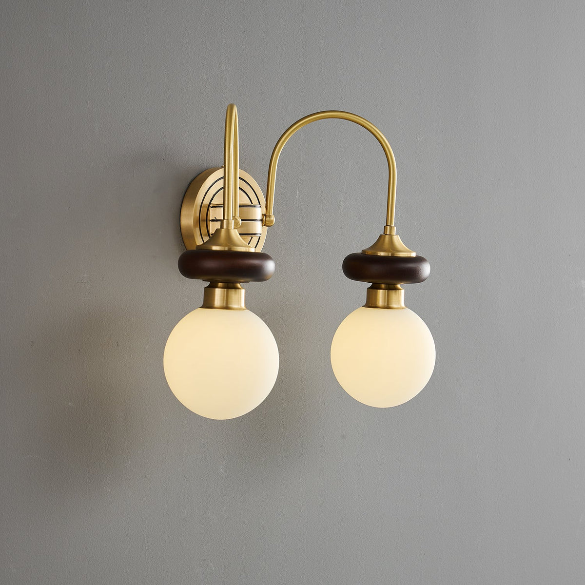 Bellevue Wall Lamp