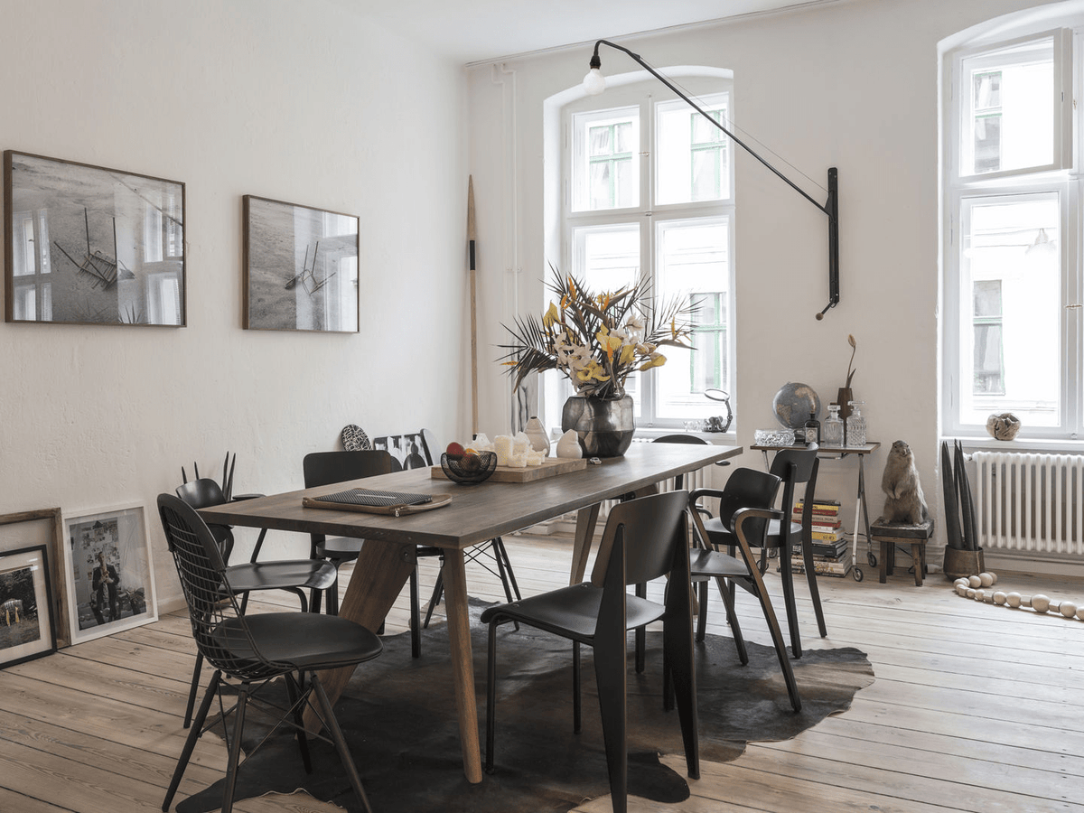 Black Long Arm Swing Arm Wall Lamp