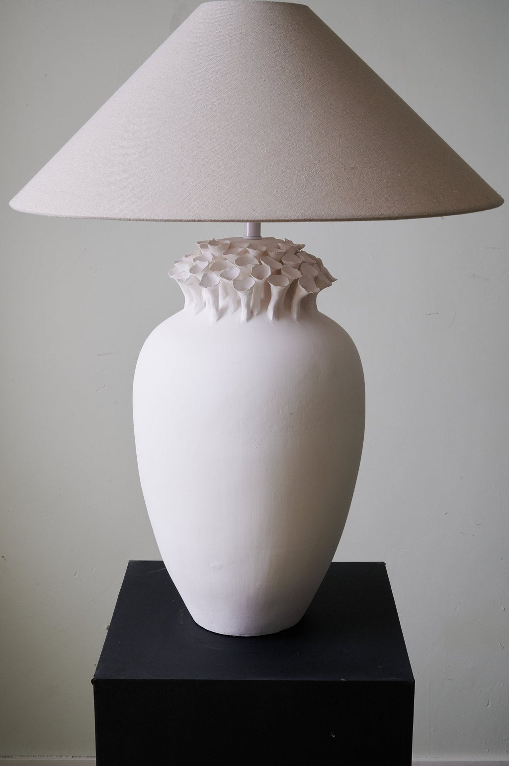 Blossom Crest Ceramic Table Lamp