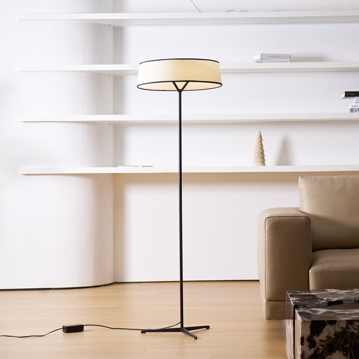 Dama Floor Lamp
