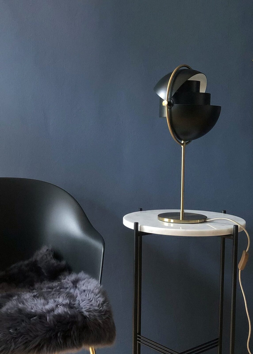 Deformed Ball Table Lamp