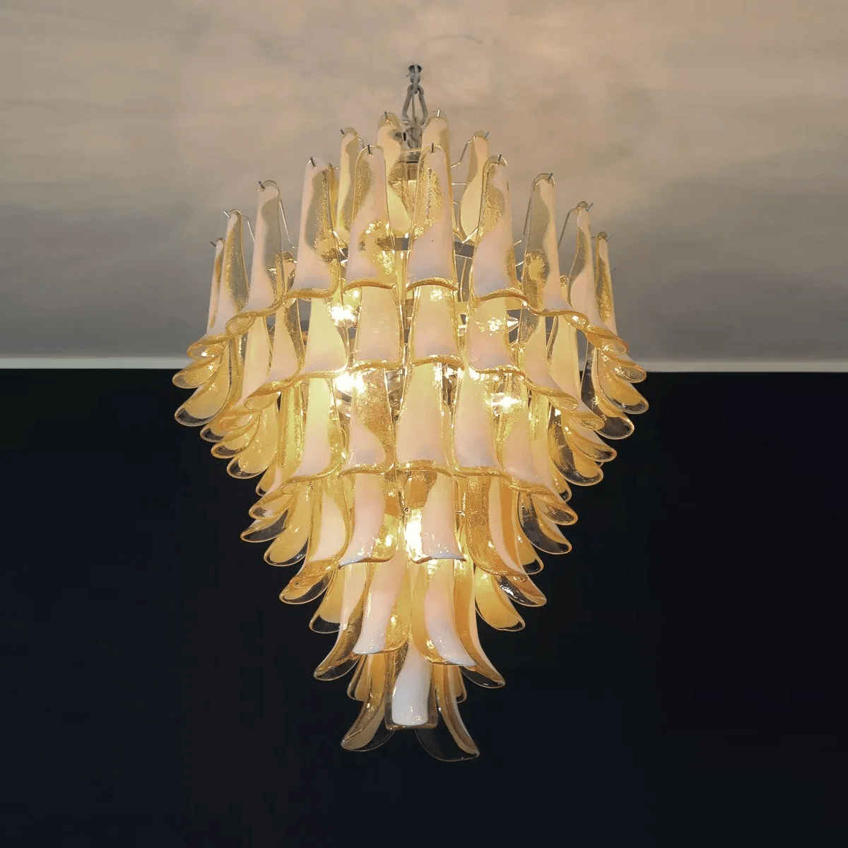 Dravina Glass Petals Pendant Lamp