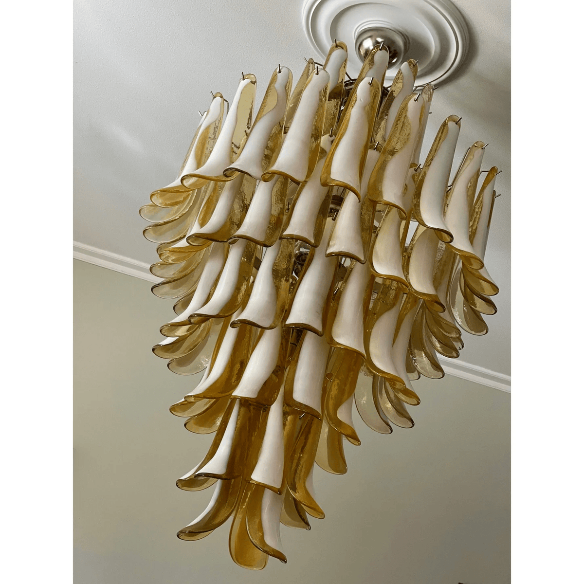 Dravina Glass Petals Pendant Lamp