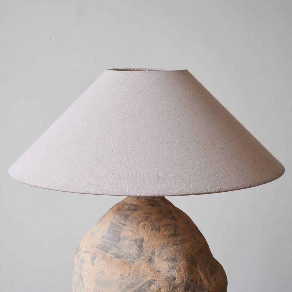 Duna Sculpted Clay Table Lamp