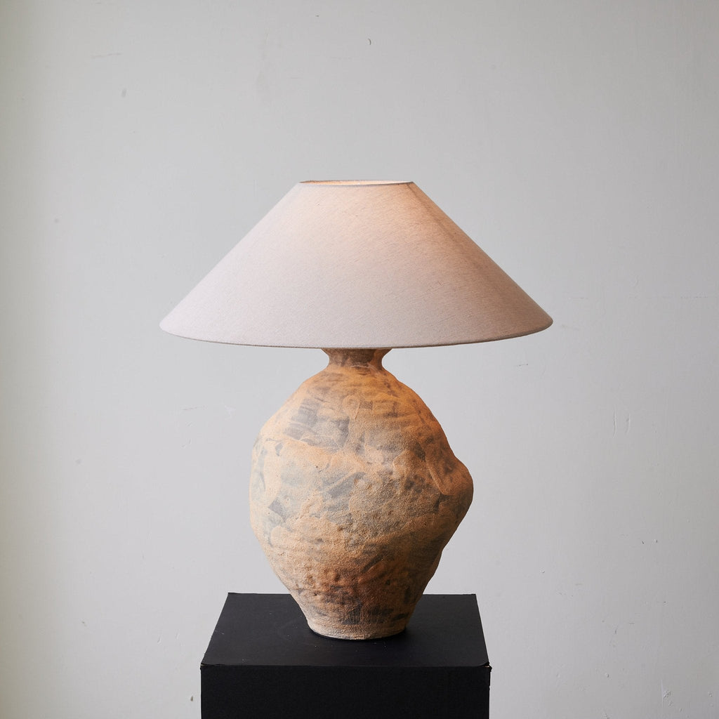 Duna Sculpted Clay Table Lamp