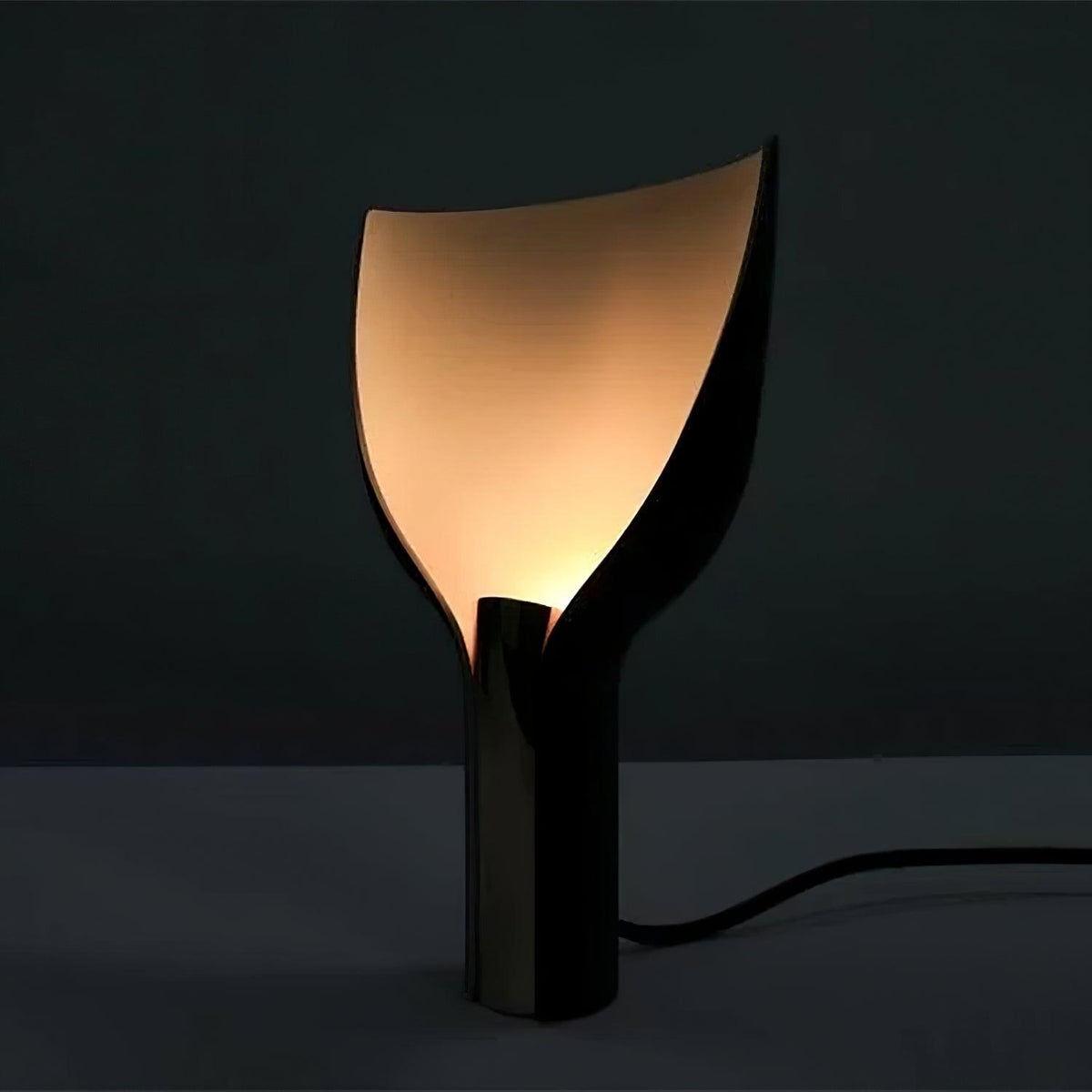 Half - Funnel Table Light