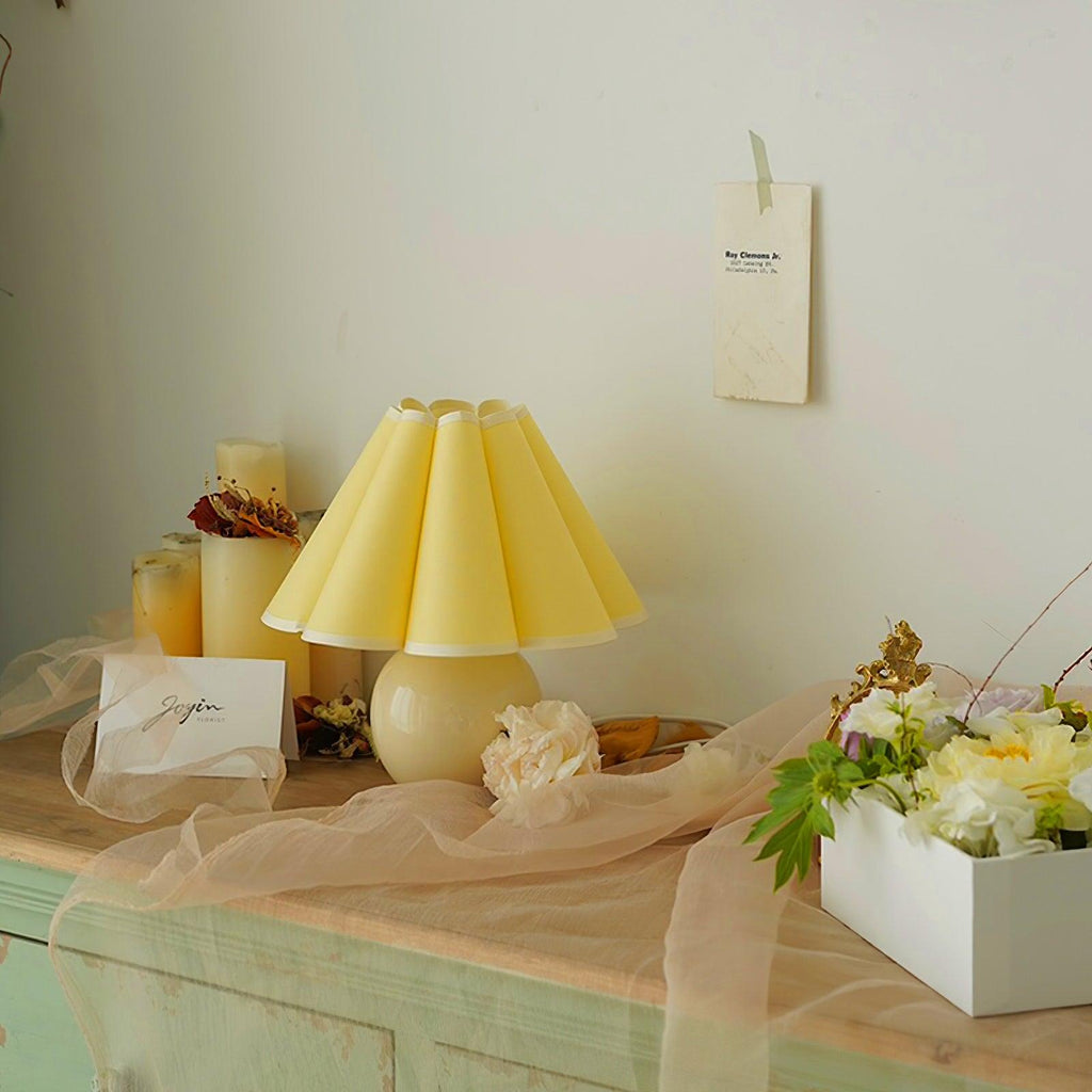 Kicsi Knife Pleat Table Lamp