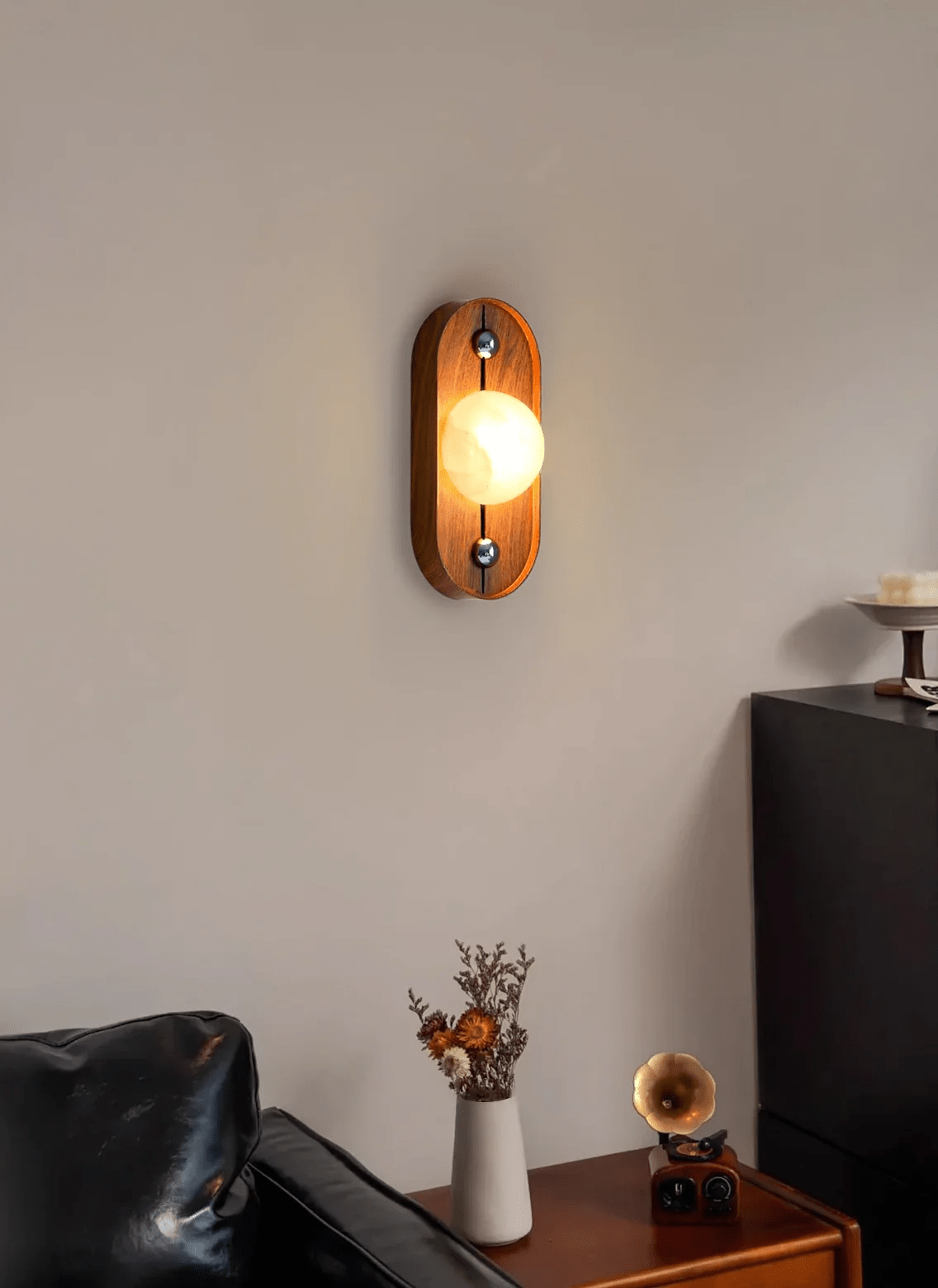 Koyan Alabaster Wall Lamp