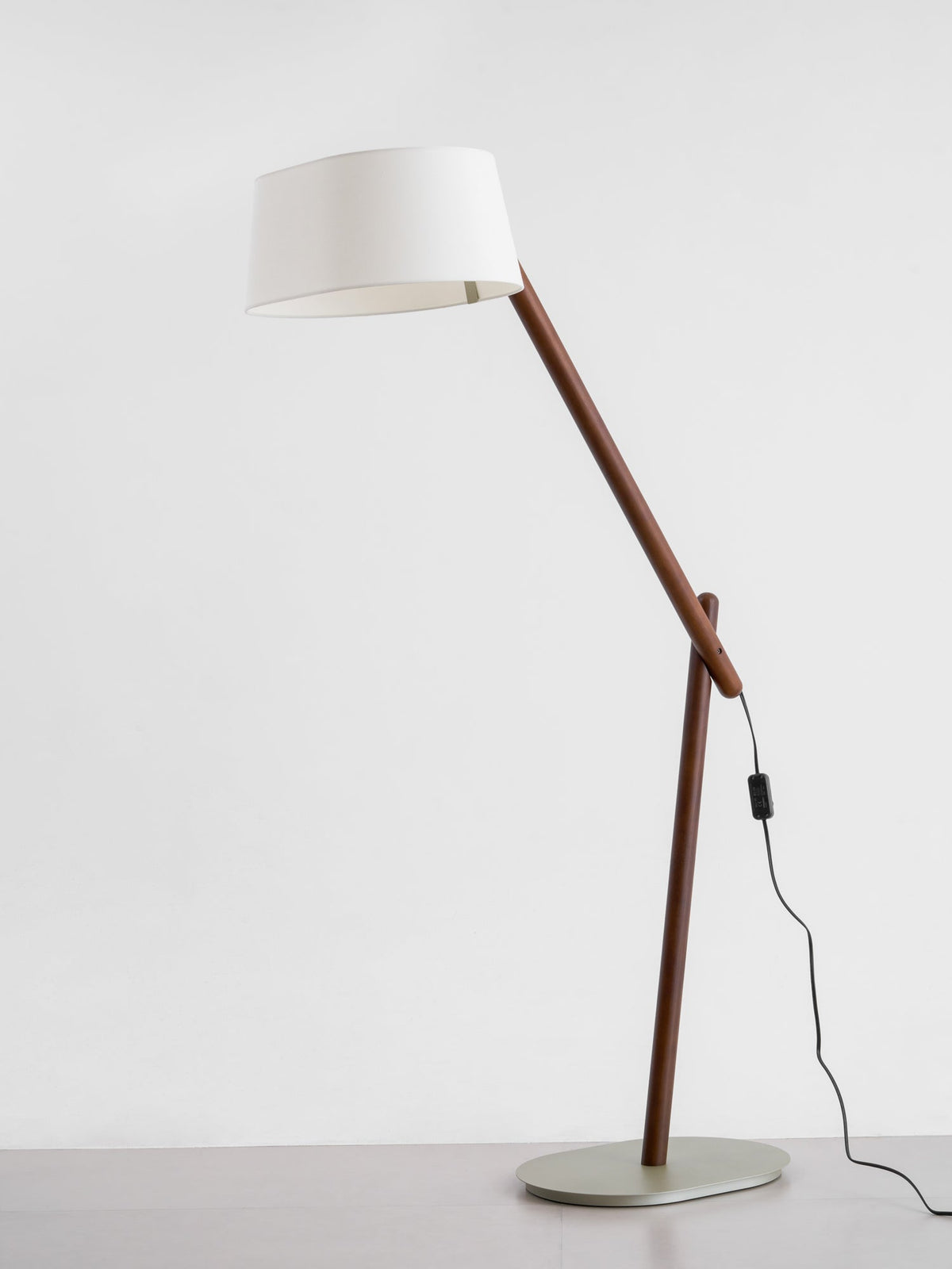 Lean Pivot Floor Lamp