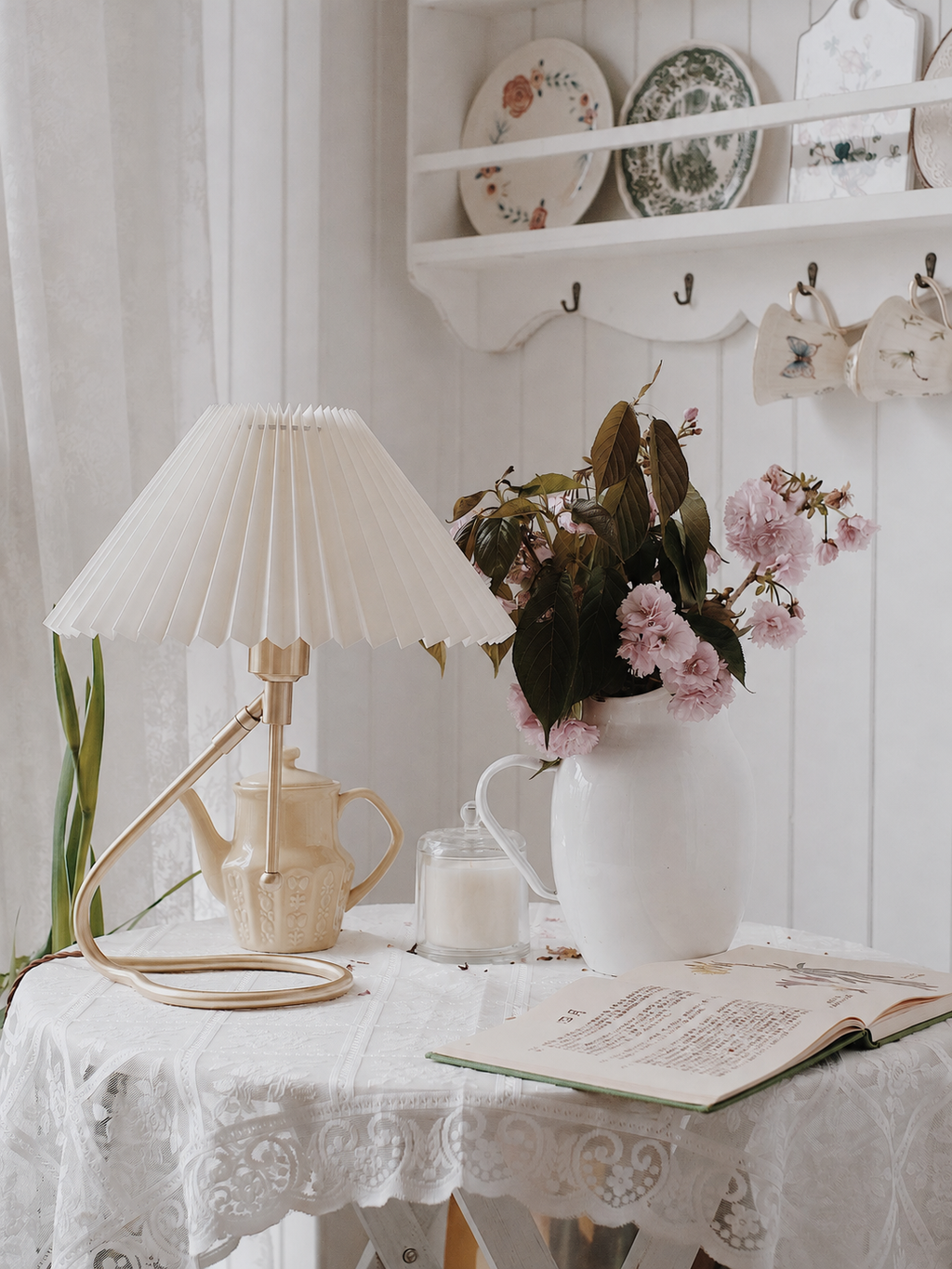 Levitate Pleated Table Lamp