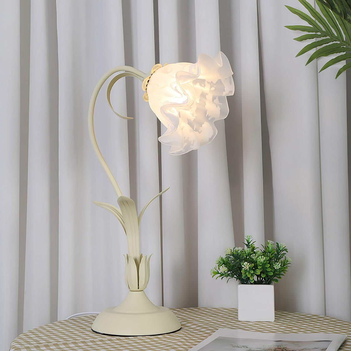 Lily of the Valley Table Lamp