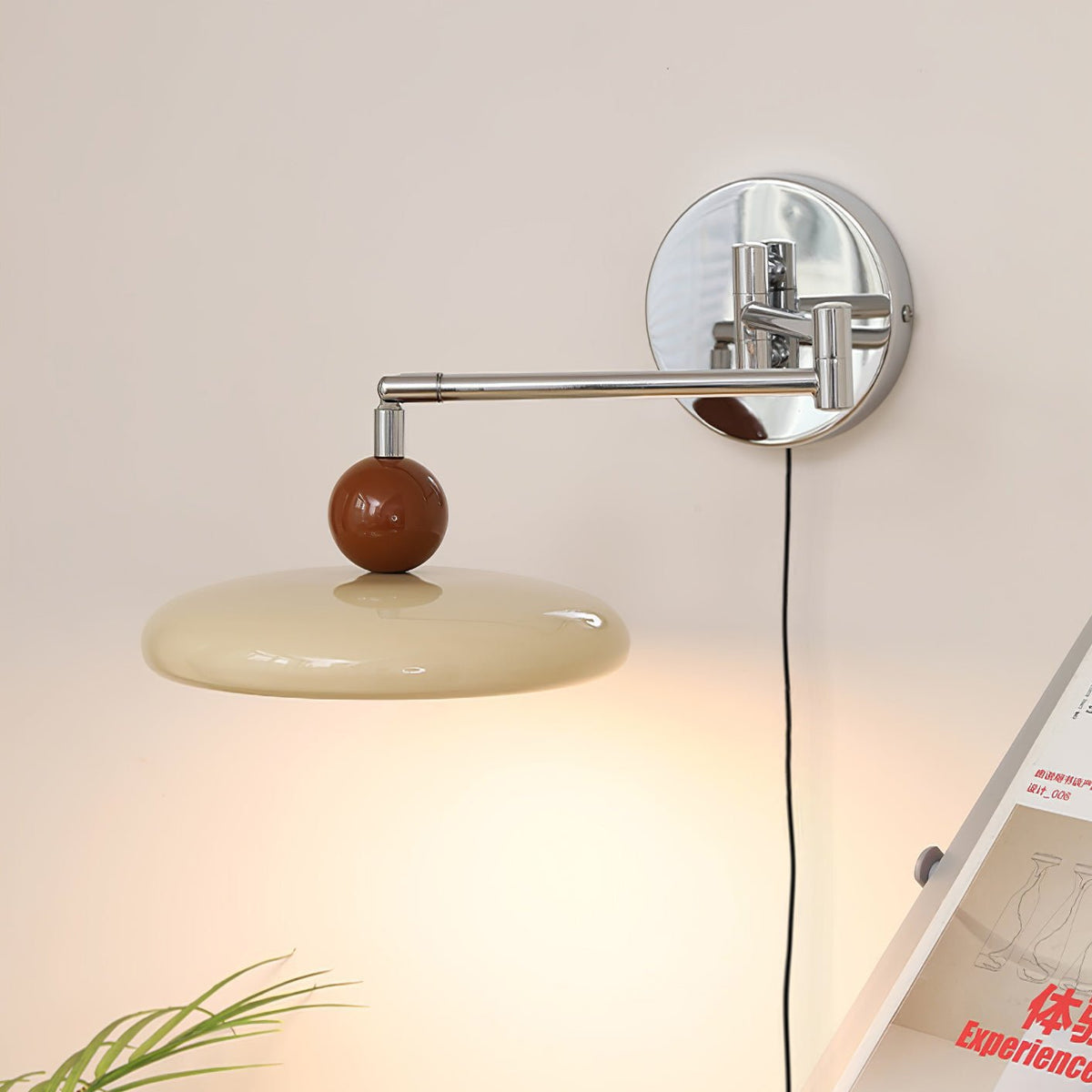 Lola Plug - in Wall Lamp