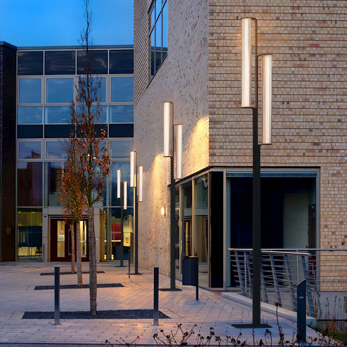 Lumo Arc Outdoor Post Lamp