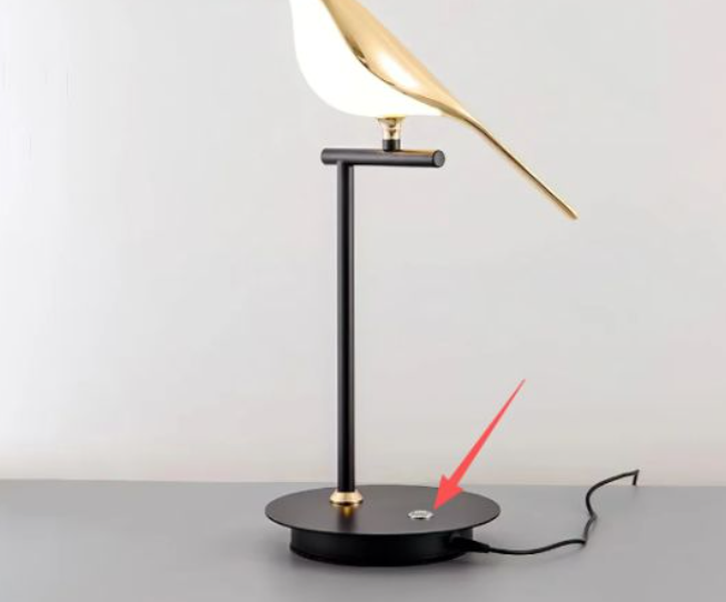 Magpie Perch Table Lamp