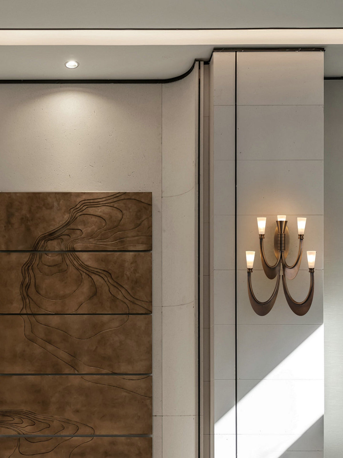 Metropolis Grand Sconce
