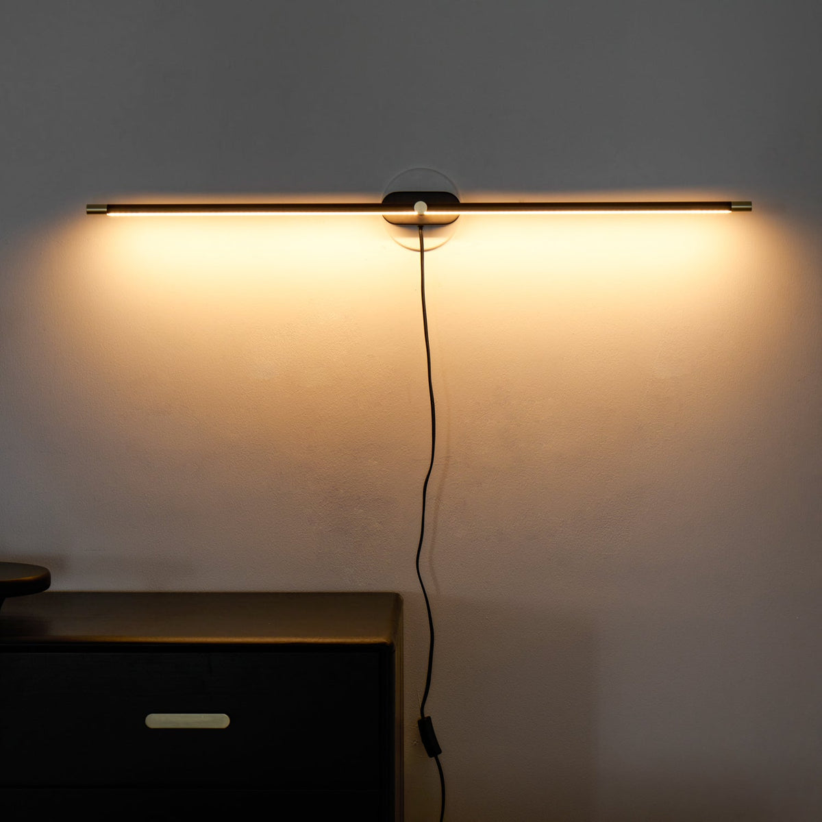 Minimalist Linear Plug - in Wall Lamp