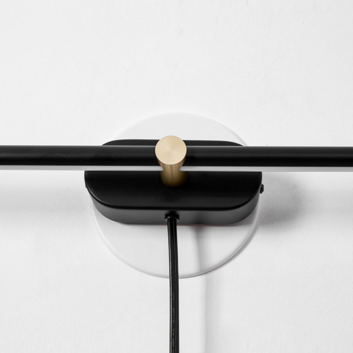 Minimalist Linear Plug - in Wall Lamp