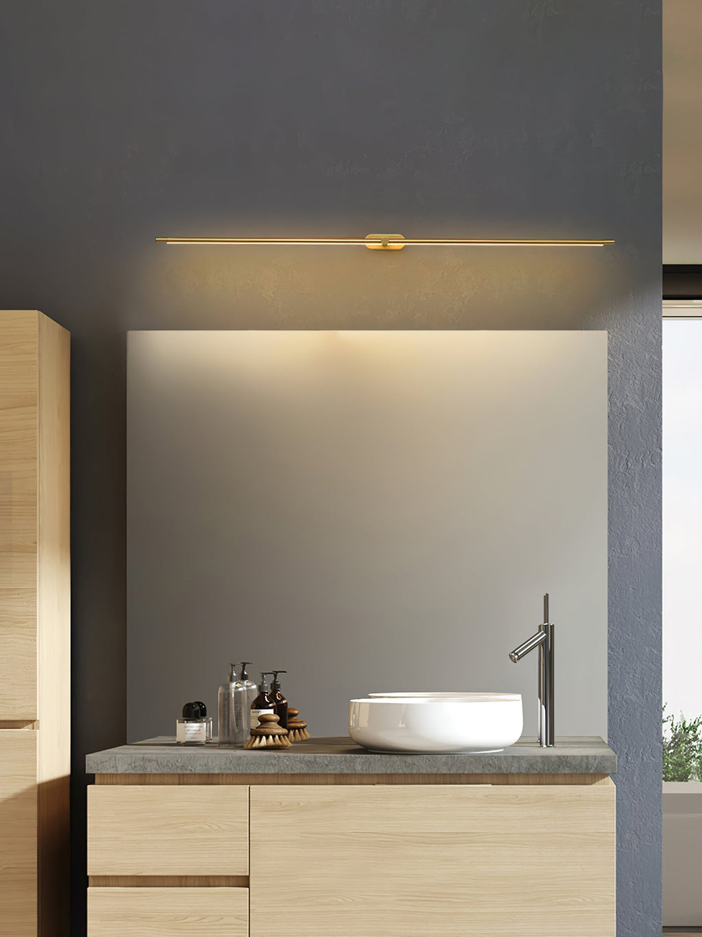 Minimalist Linear Plug - in Wall Lamp