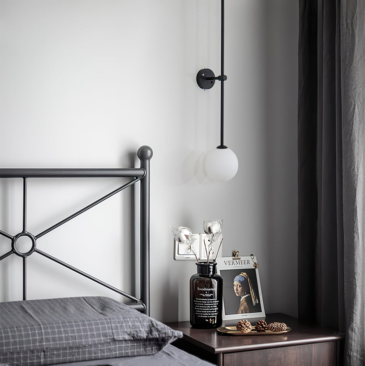 Mobile Wall Lamp