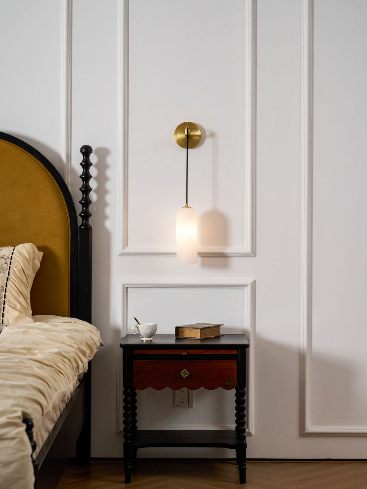 Monty Wall Lamp
