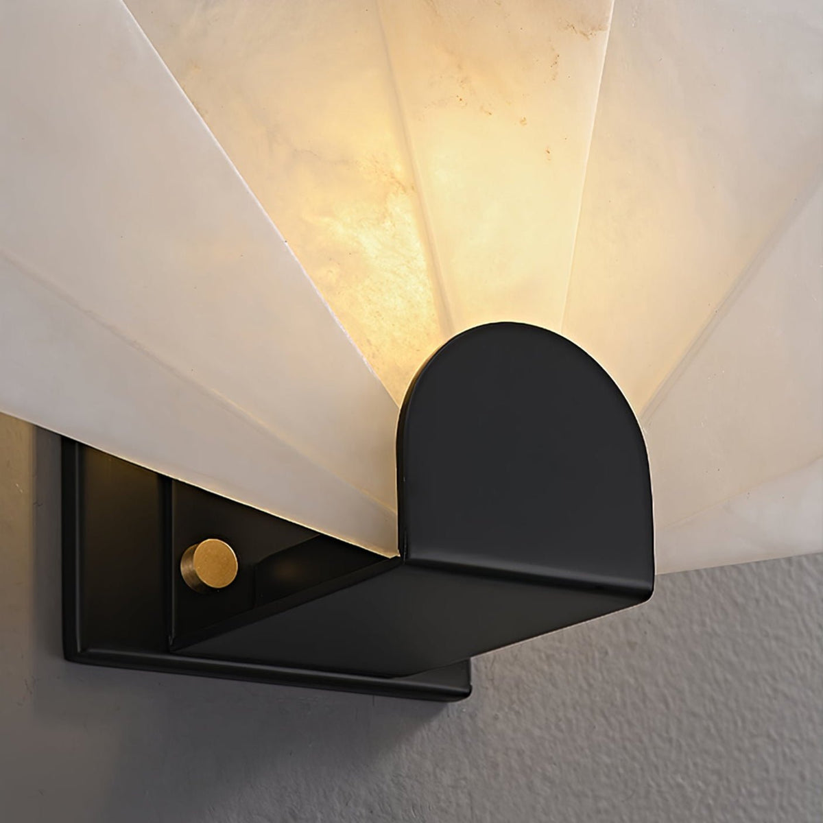 Nevora Alabaster Table Lamp