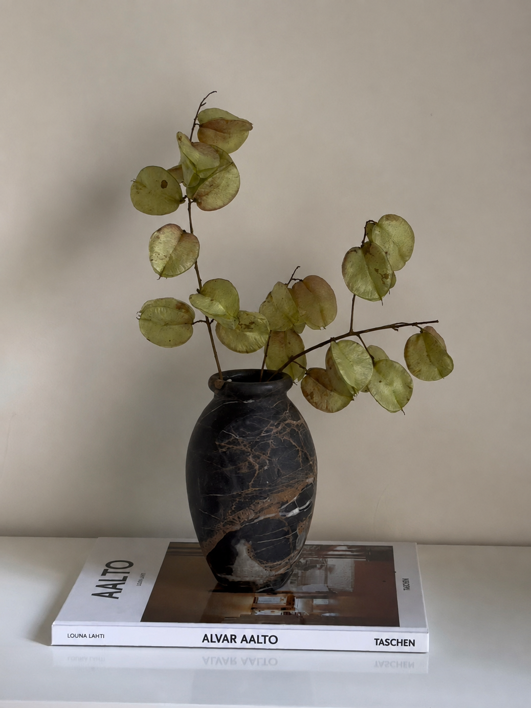Noir Vein Stone Vase