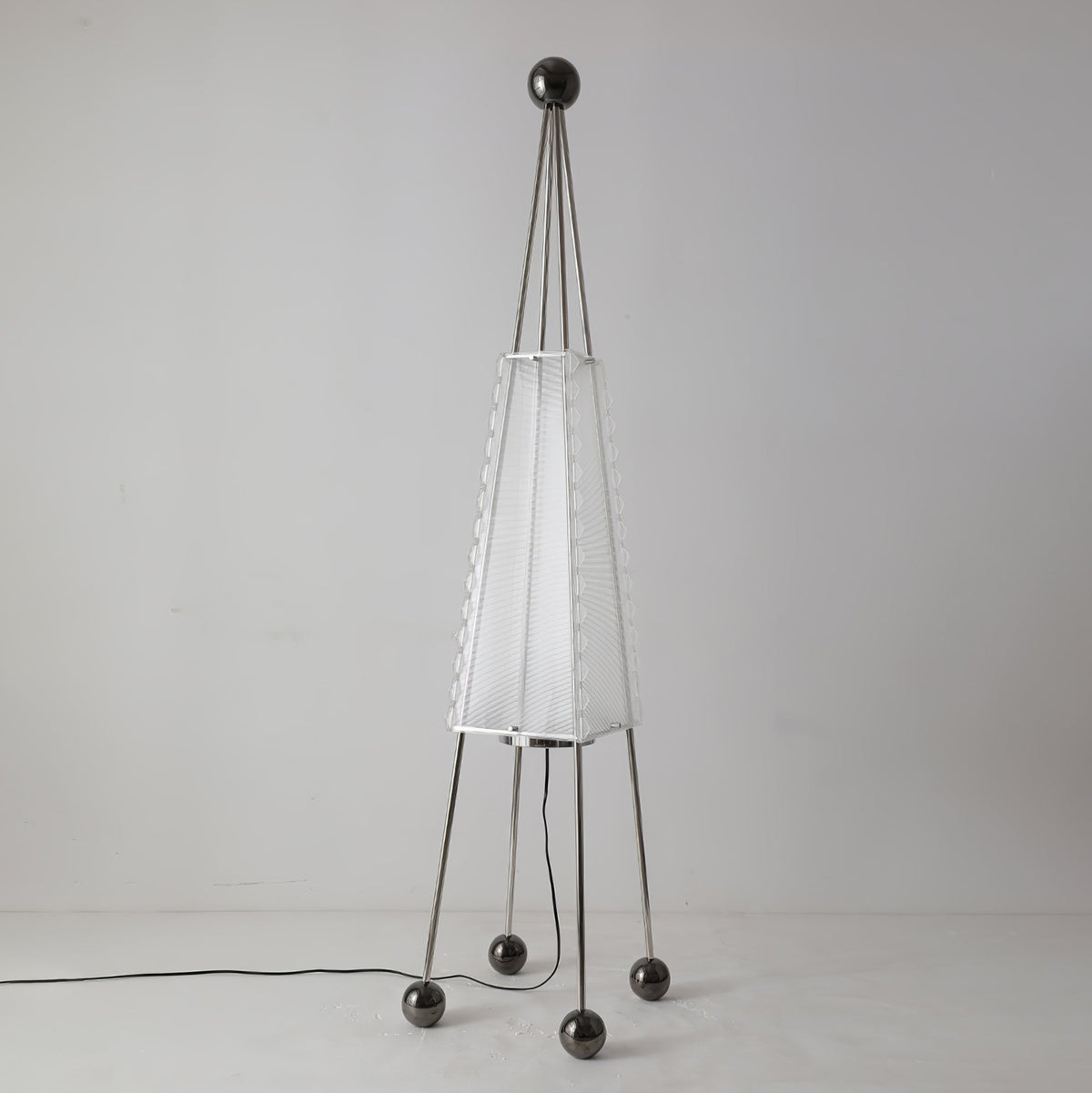 Obelisk Mesh Floor Lamp