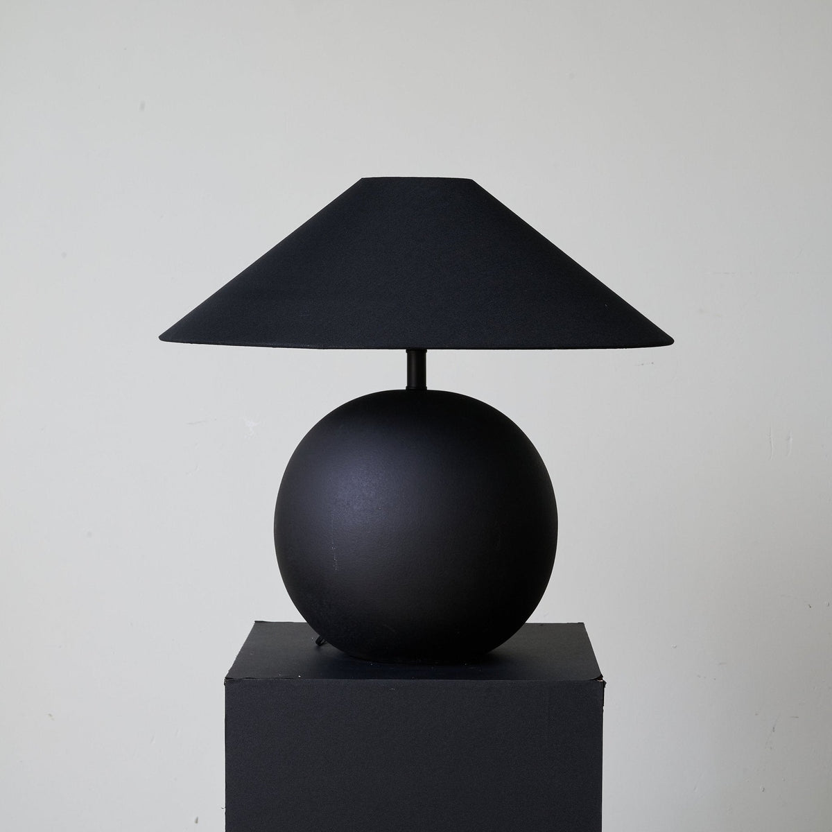 Obsidian Sphere Table Lamp