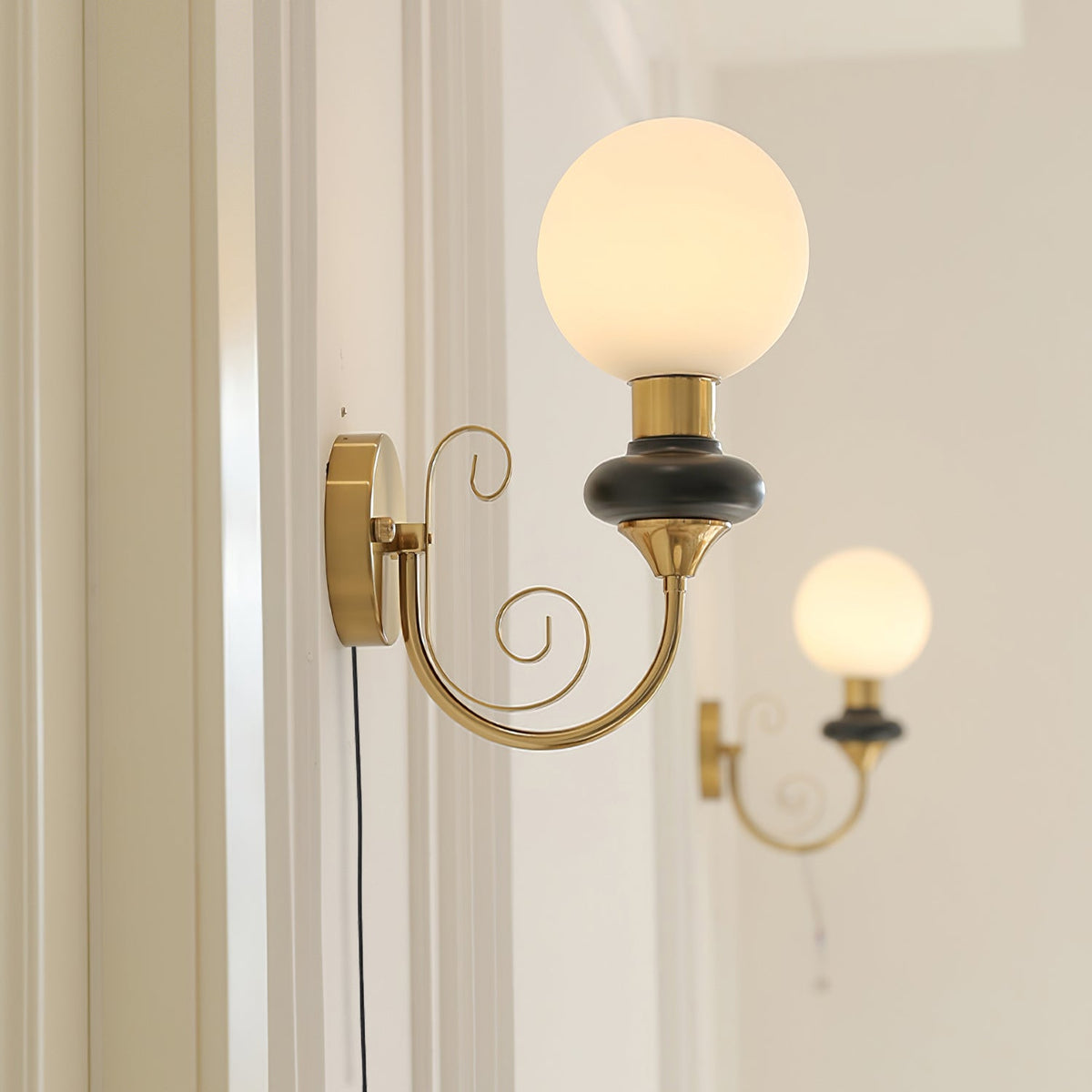 Onyx Plug - in Wall Lamp