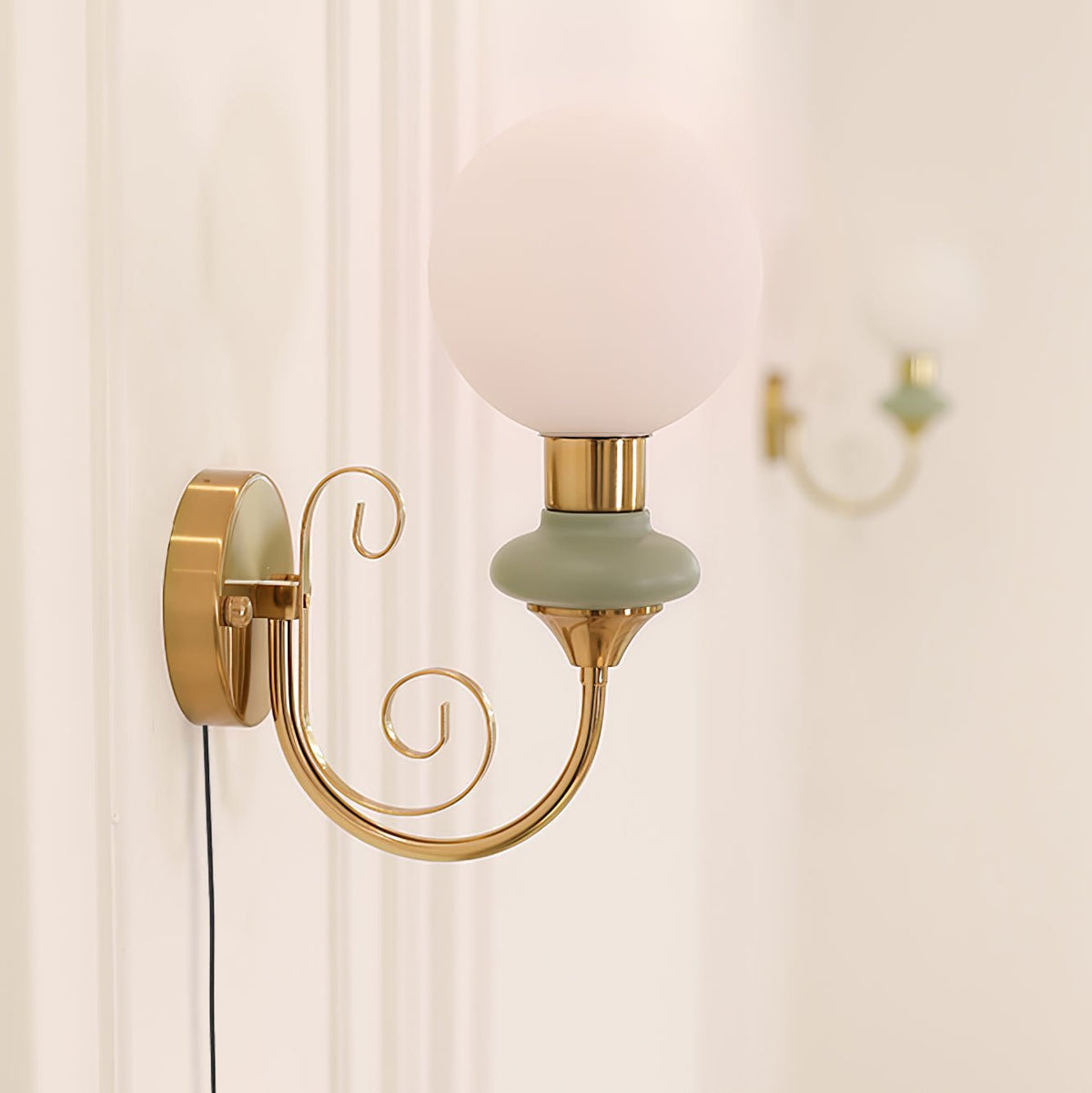 Onyx Plug - in Wall Lamp