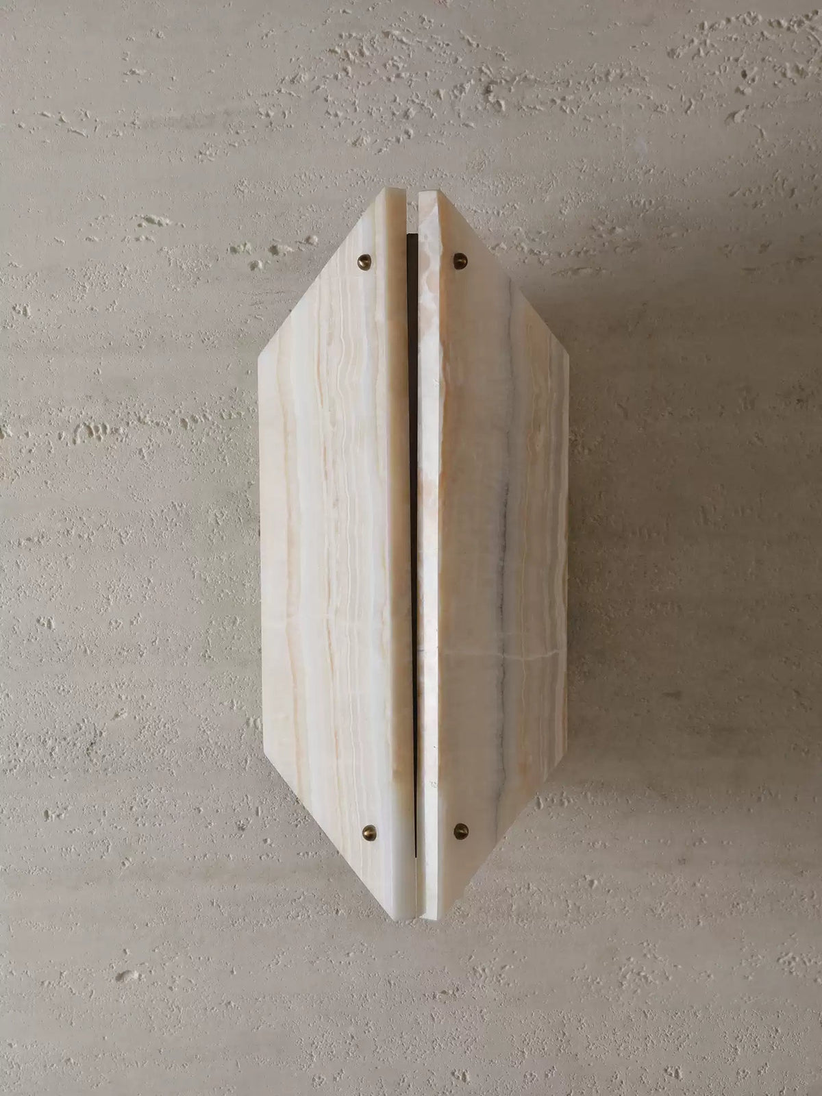 Onyxa Crest Wall Lamp