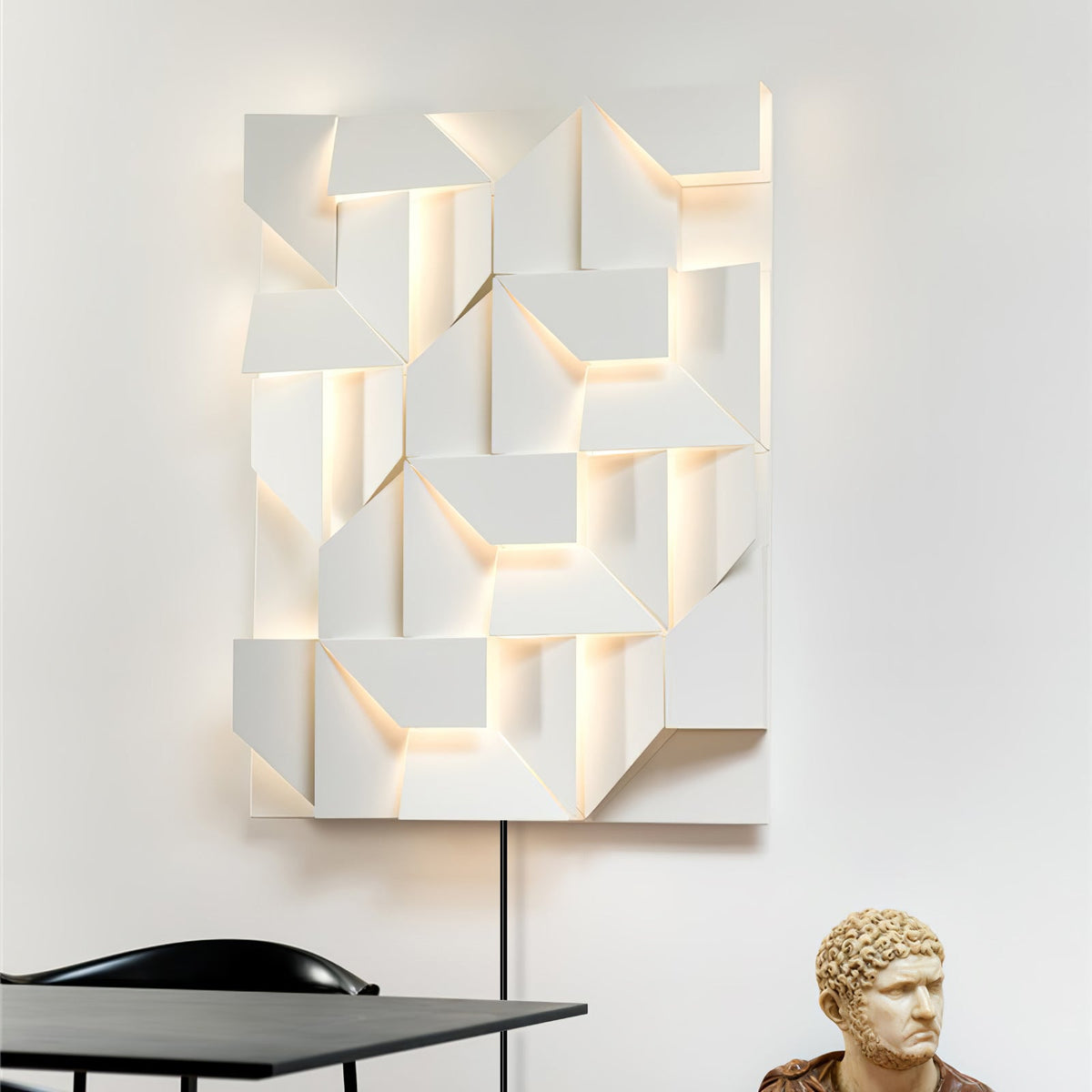 Shadows Grand Plug - in Sconce