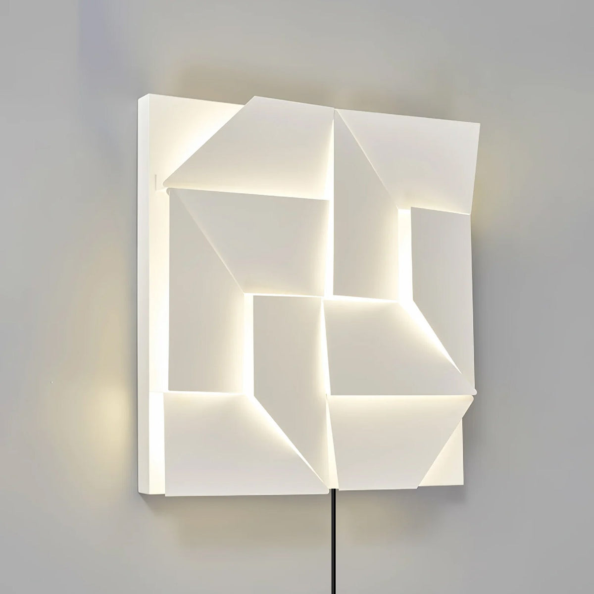 Shadows Grand Plug - in Sconce