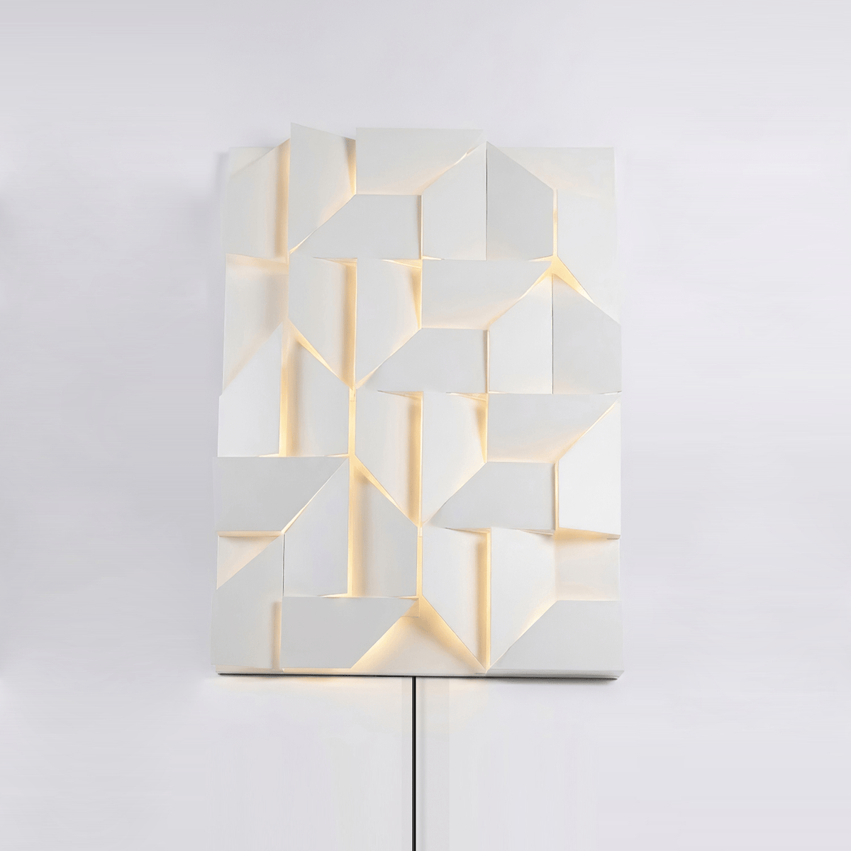 Shadows Grand Plug - in Sconce