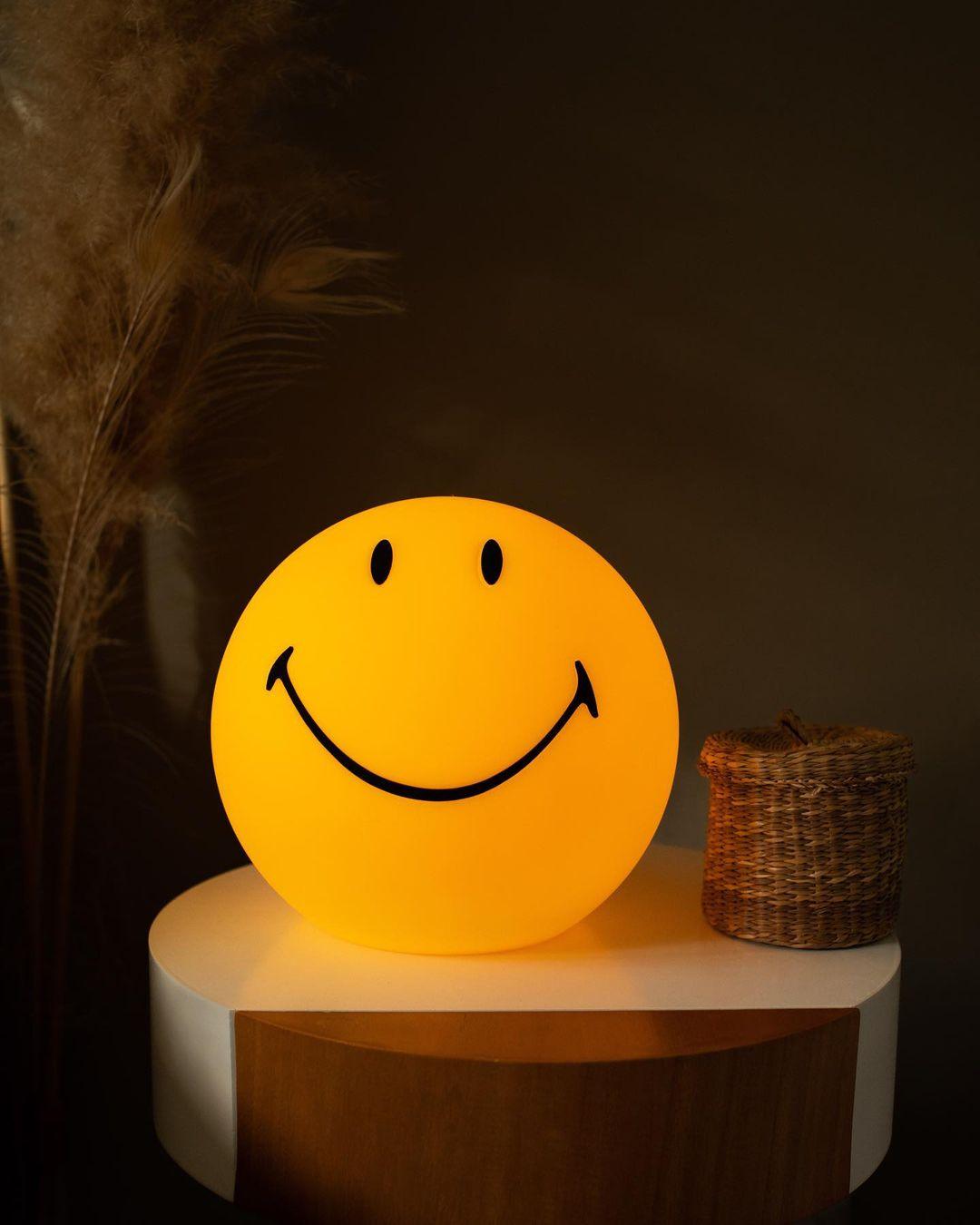 Smiling Rechargeable Built - in Battery Table Lamp