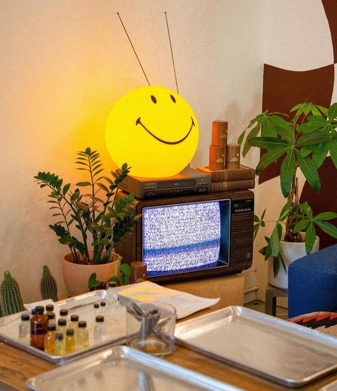 Smiling Rechargeable Built - in Battery Table Lamp