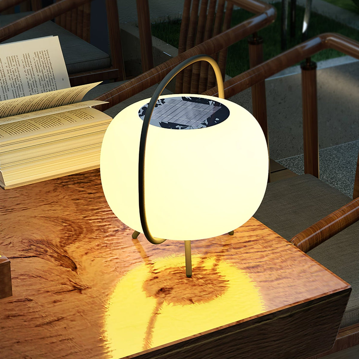 Soluna Pod Lantern Outdoor Lamp
