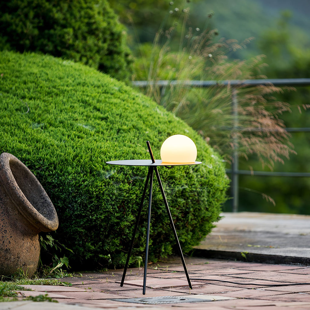Soluna Tripod Outdoor Lamp