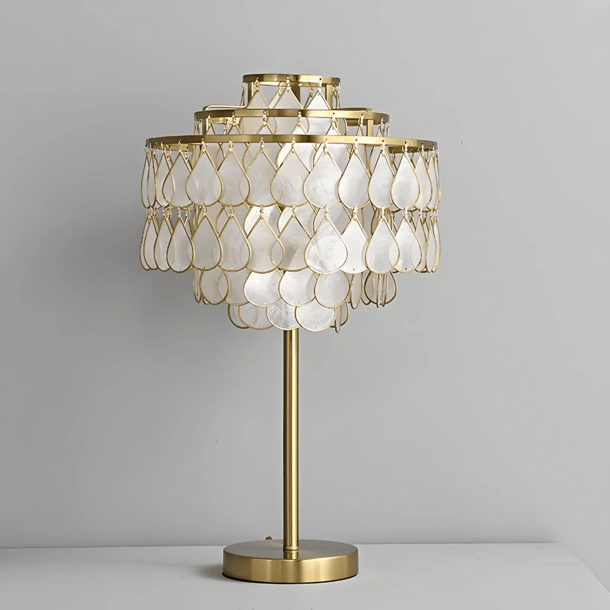 Teardrops Shell Table Lamp