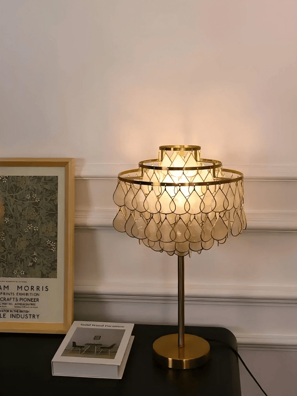 Teardrops Shell Table Lamp