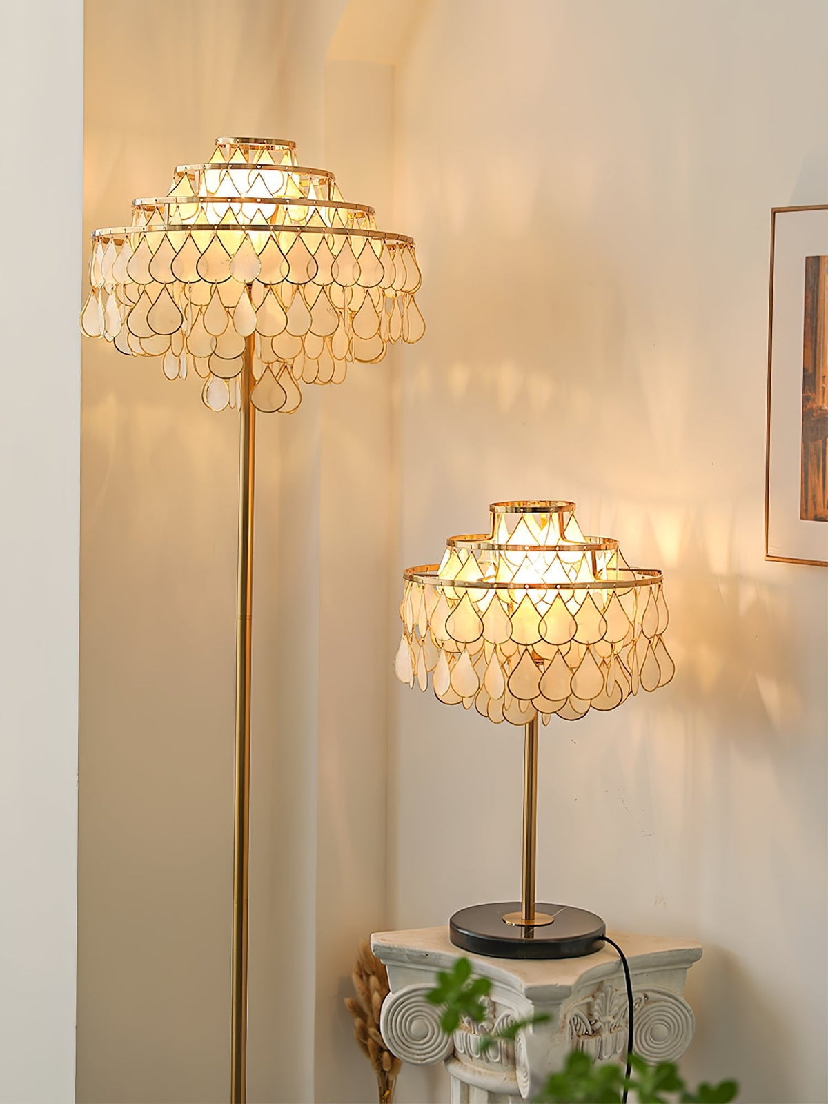 Teardrops Shell Table Lamp