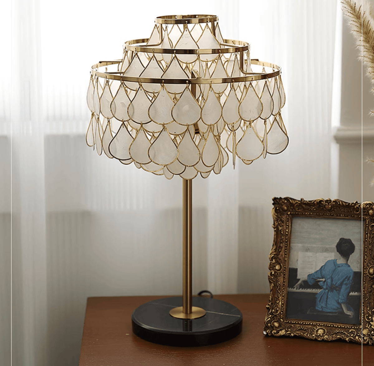 Teardrops Shell Table Lamp