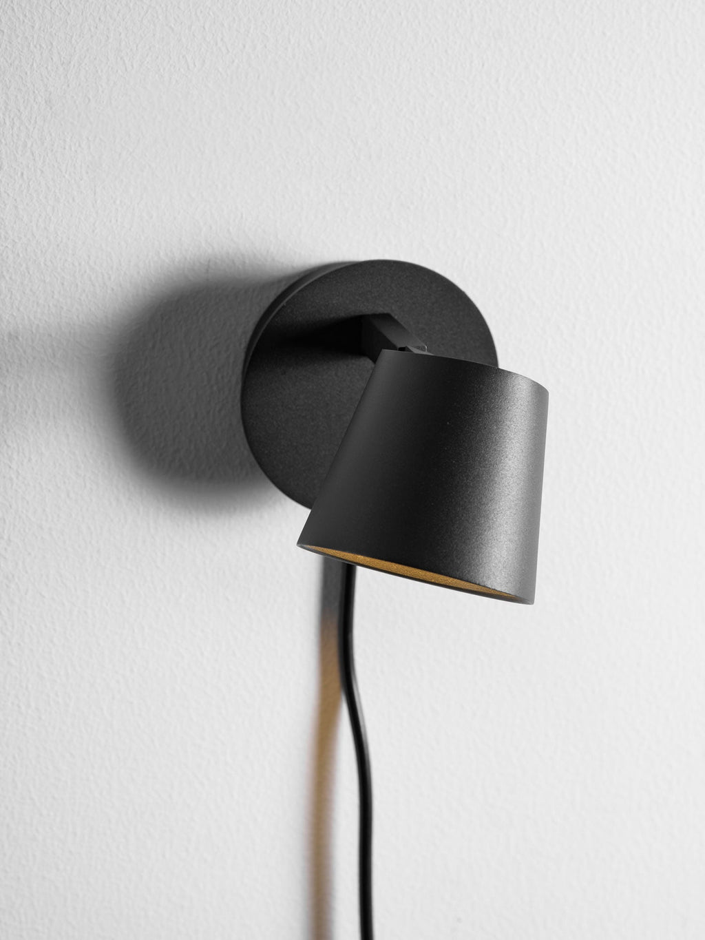 Tip Plug - In Wall Lamp