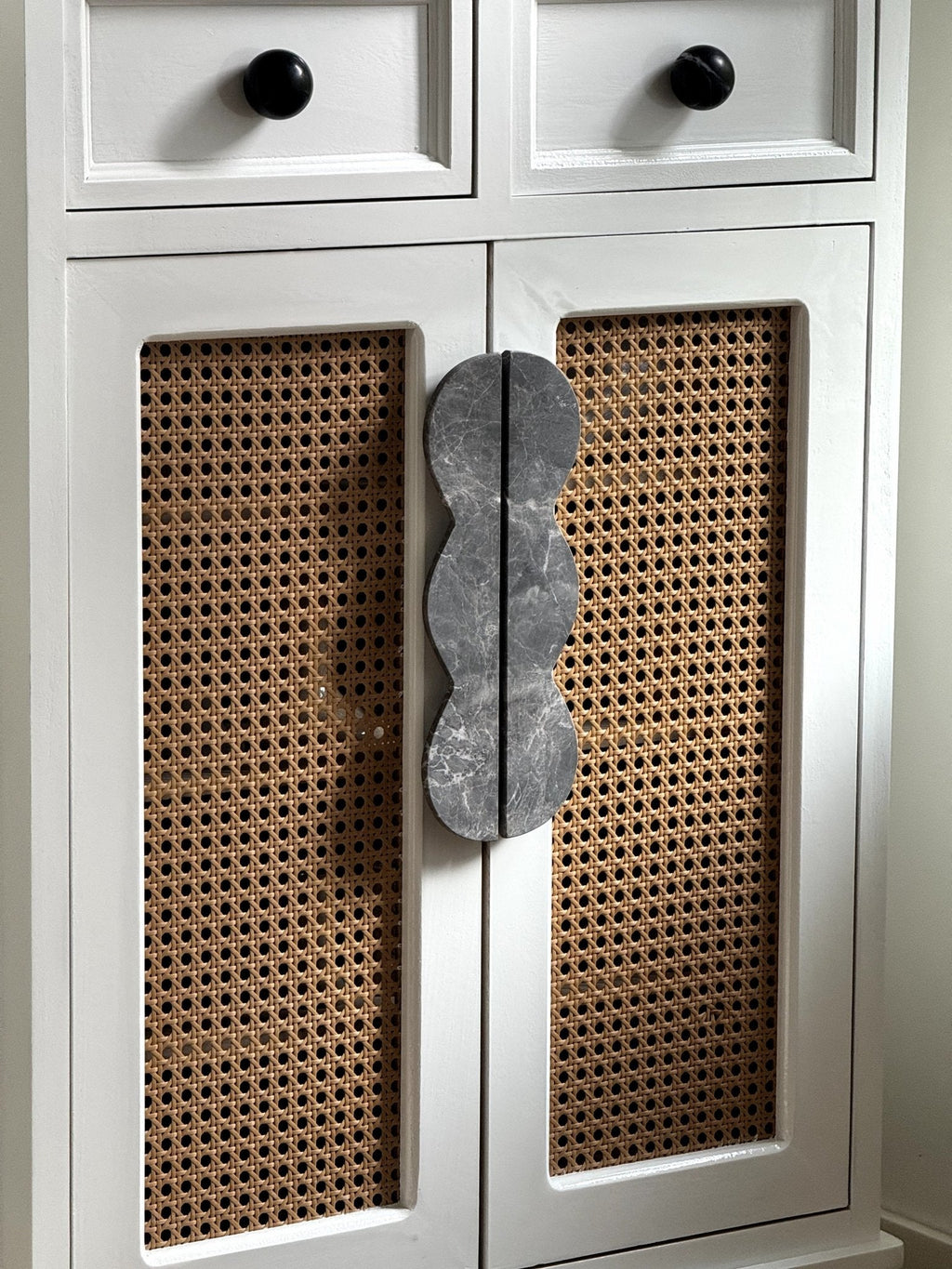 Twin - Curve Pull Handle