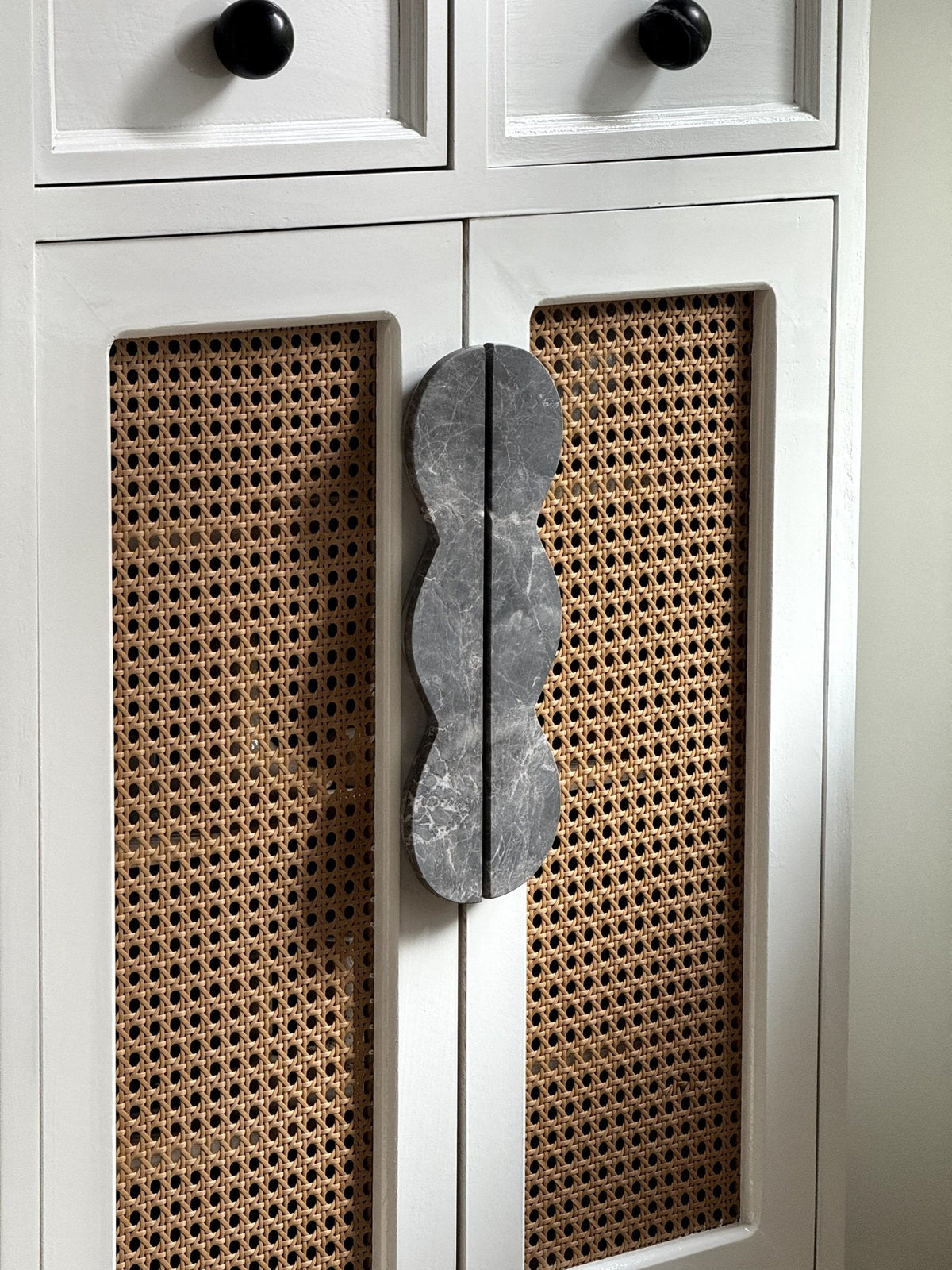 Twin - Curve Pull Handle