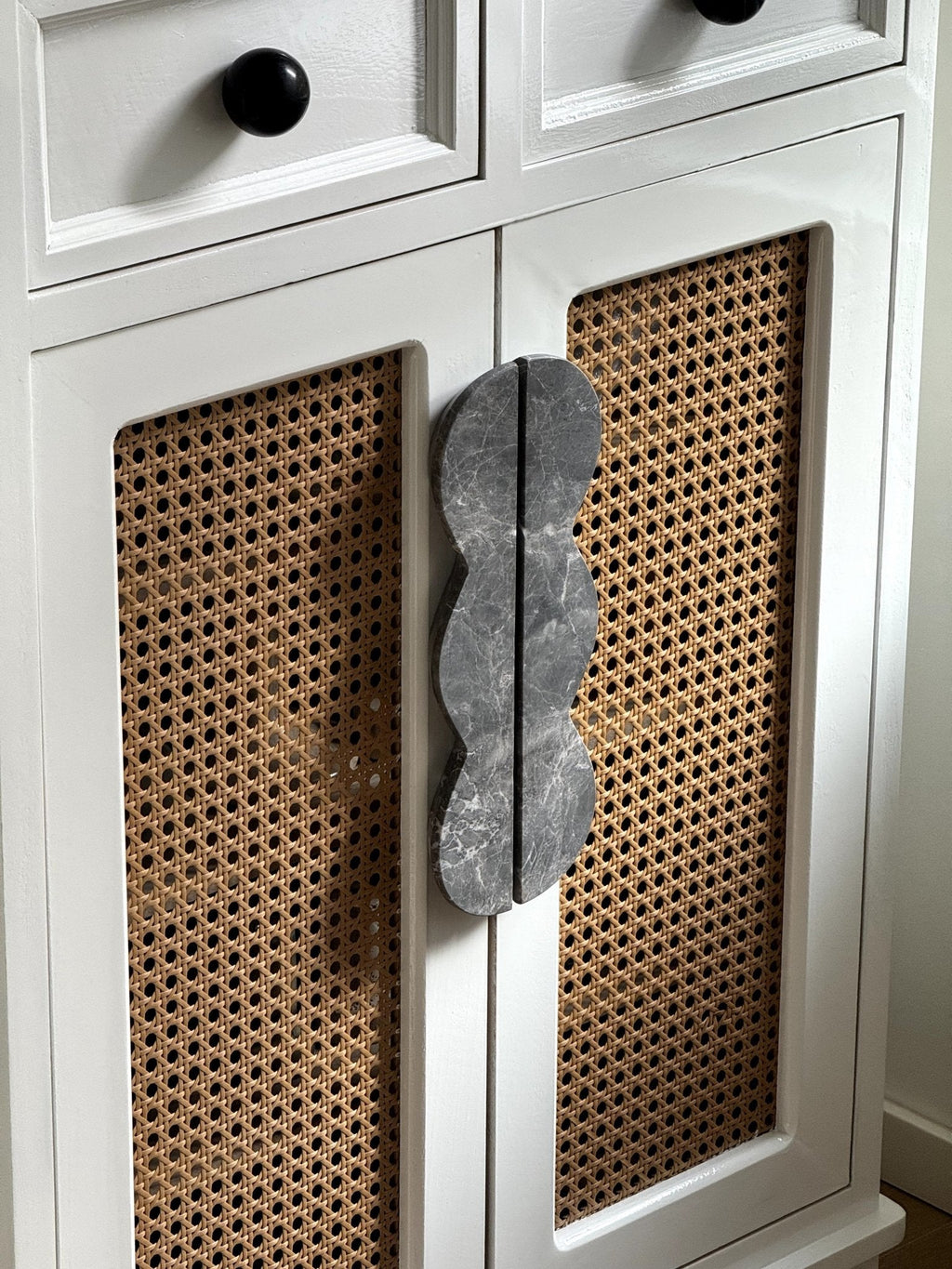 Twin - Curve Pull Handle