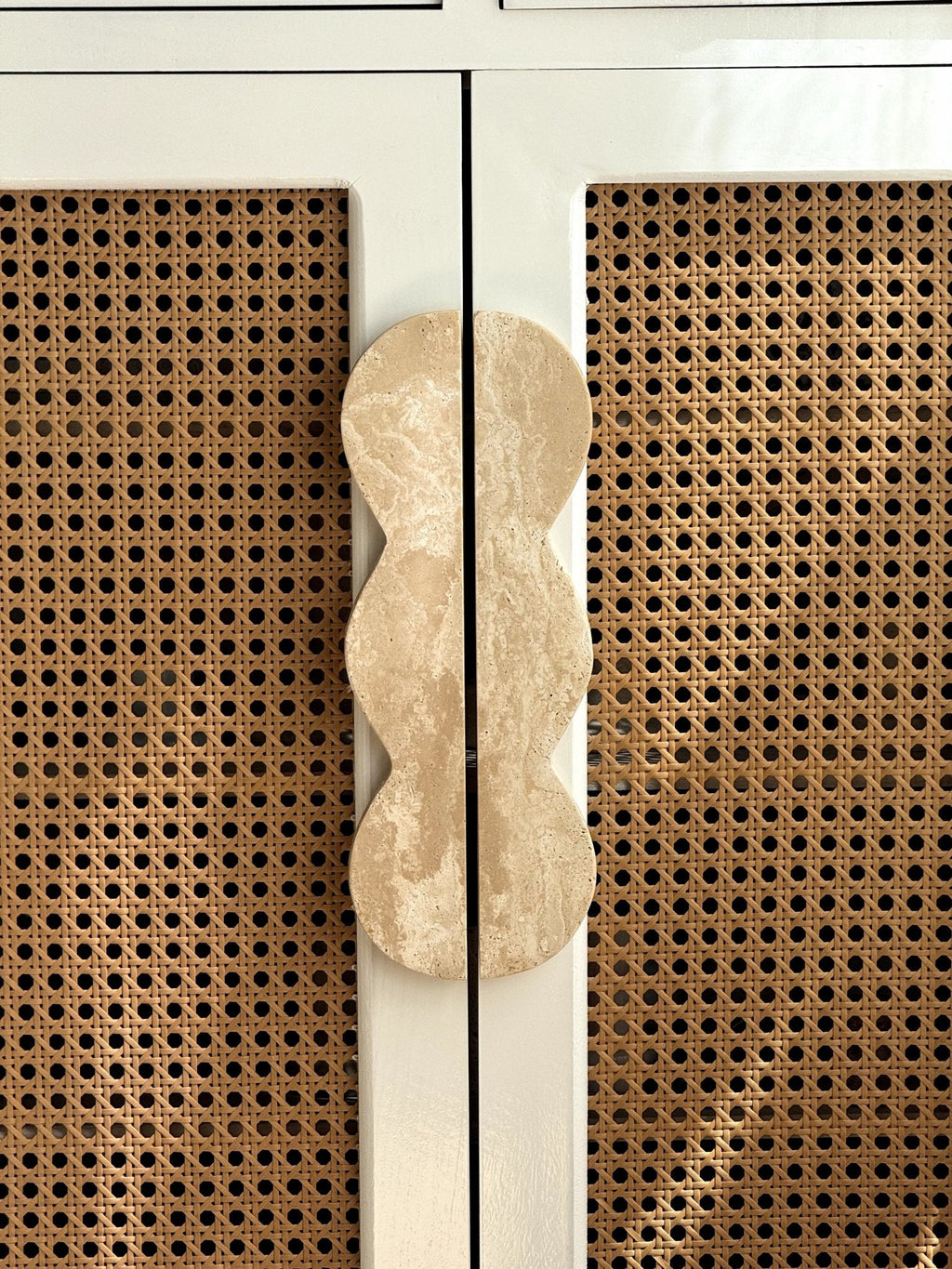 Twin - Curve Pull Handle